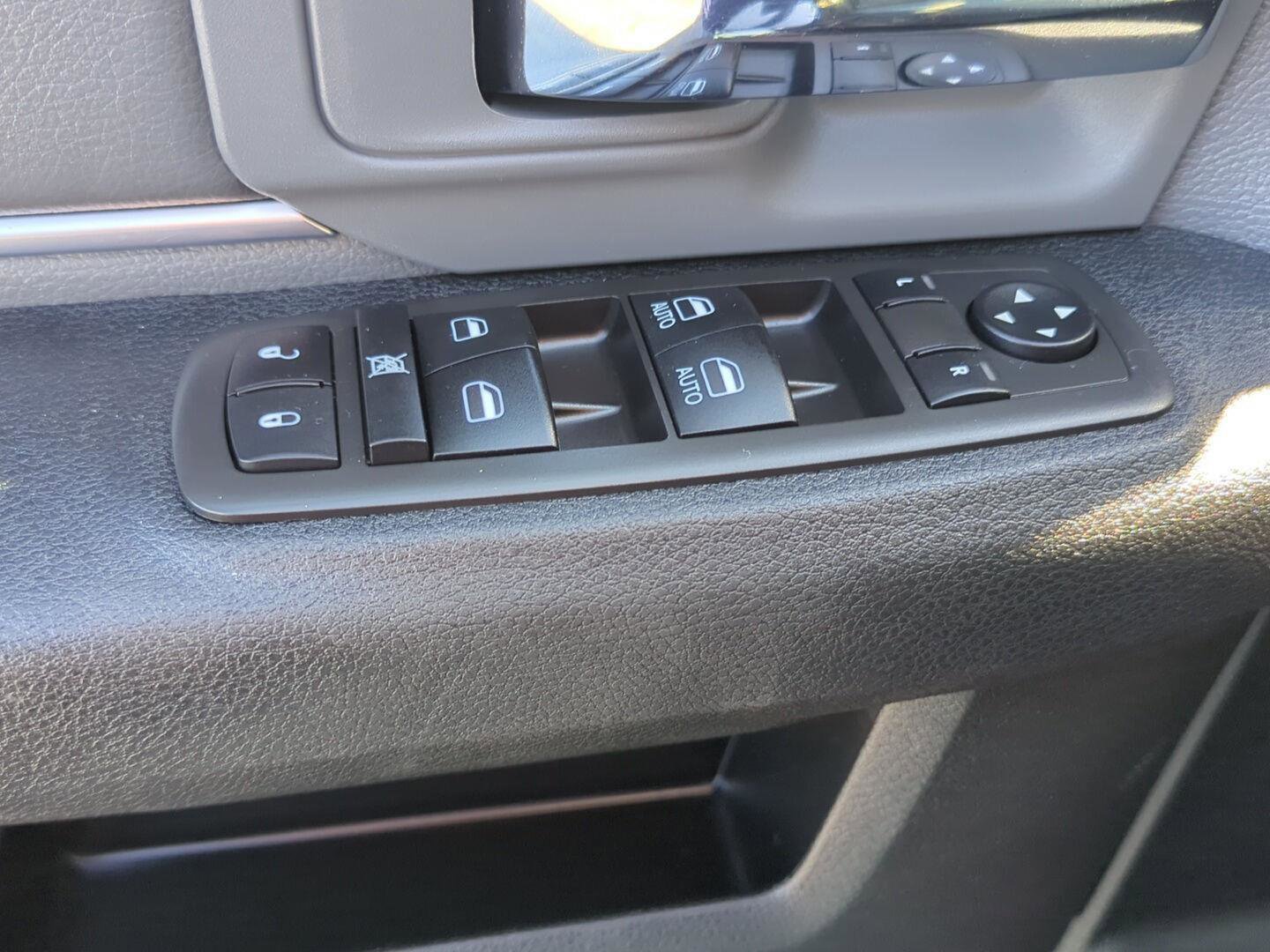 Used 2021 RAM 1500 Classic SLT image 13