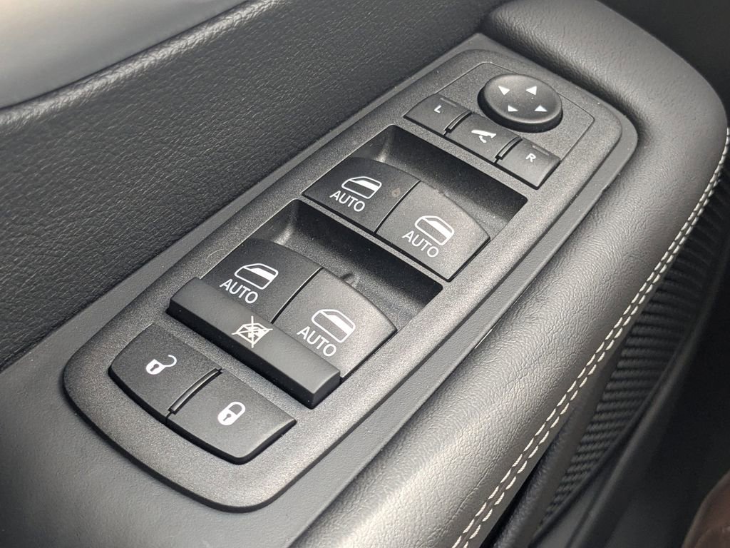 New 2026 Chrysler Pacifica Limited w/ S Appearance Package FWD image 23