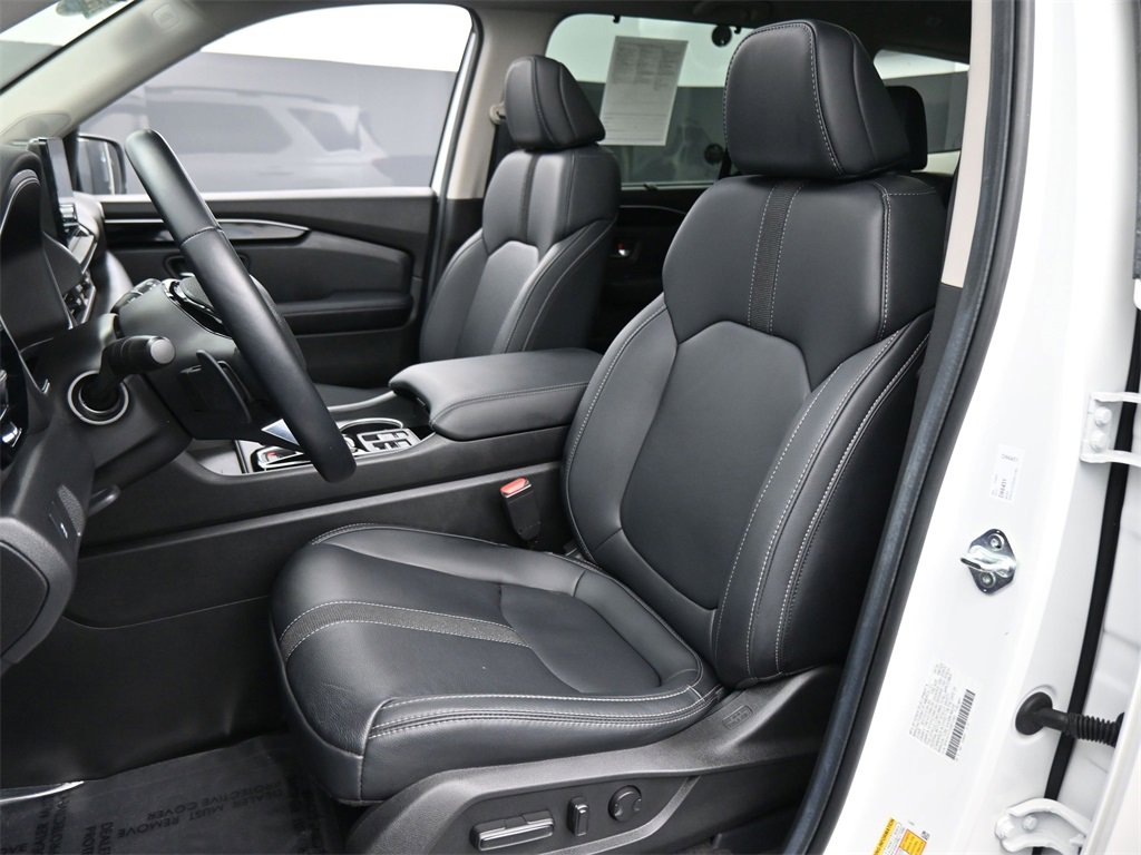 Used 2025 Honda Pilot Touring image 17