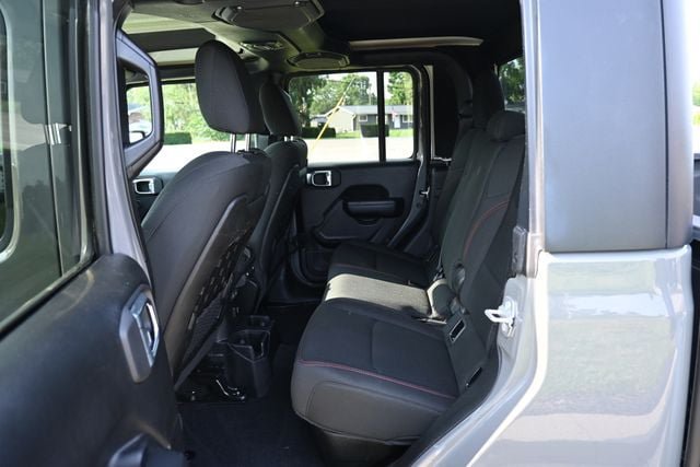 Used 2021 Jeep Gladiator Rubicon w/ Cold Weather Group AWD/4WD image 19