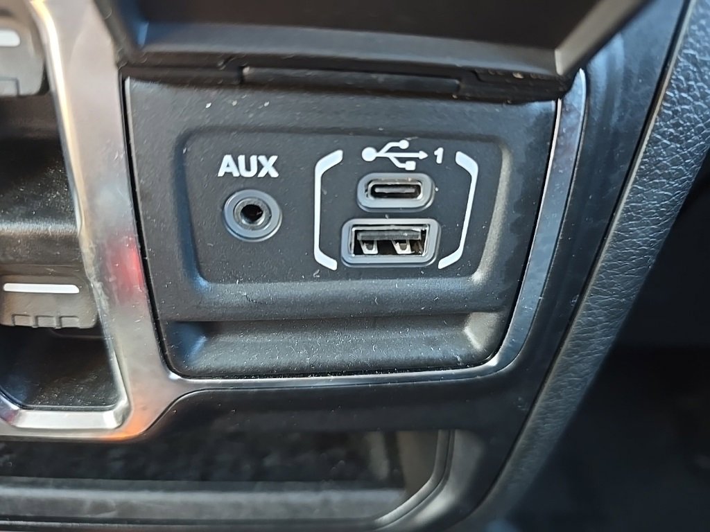 Certified 2022 Jeep Gladiator Willys image 29