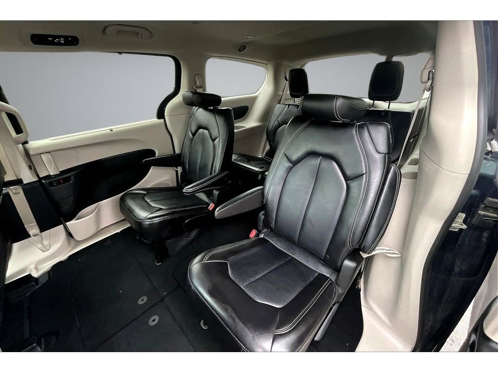 Used 2024 Chrysler Pacifica Touring-L image 23