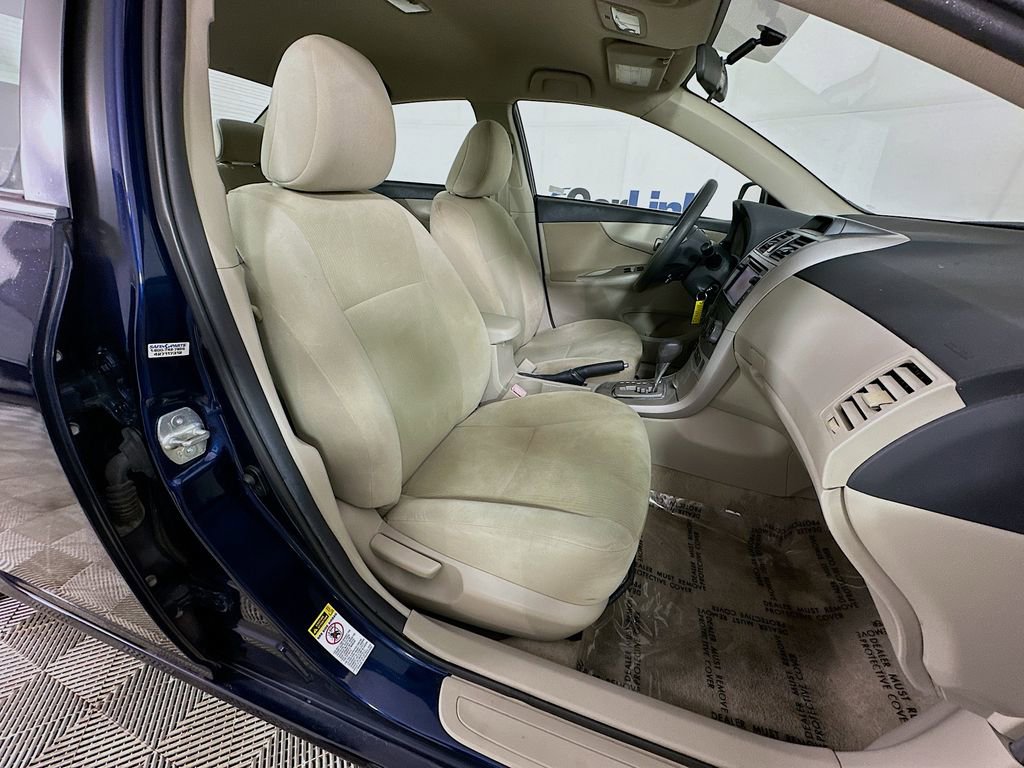 Used 2013 Toyota Corolla LE FWD image 27