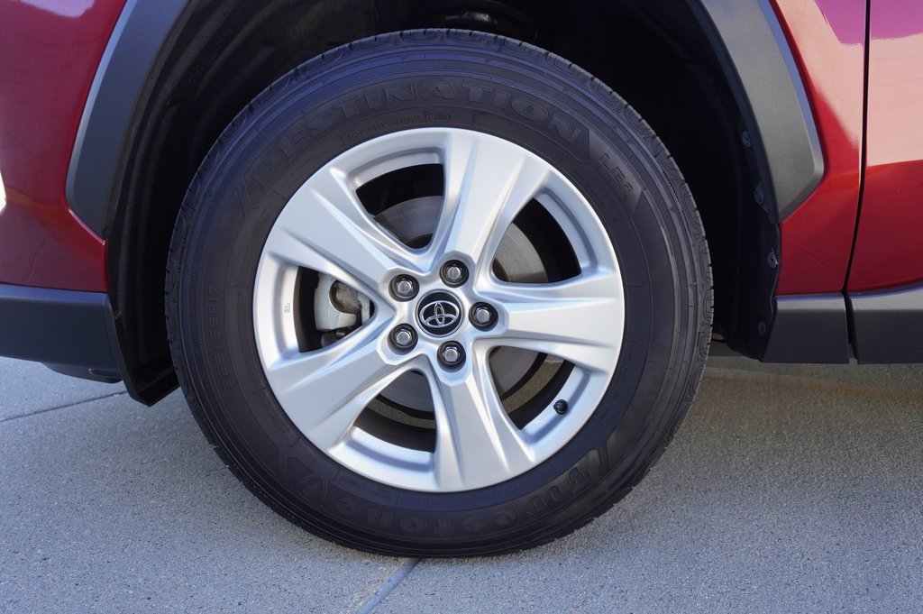 Used 2020 Toyota RAV4 XLE image 23