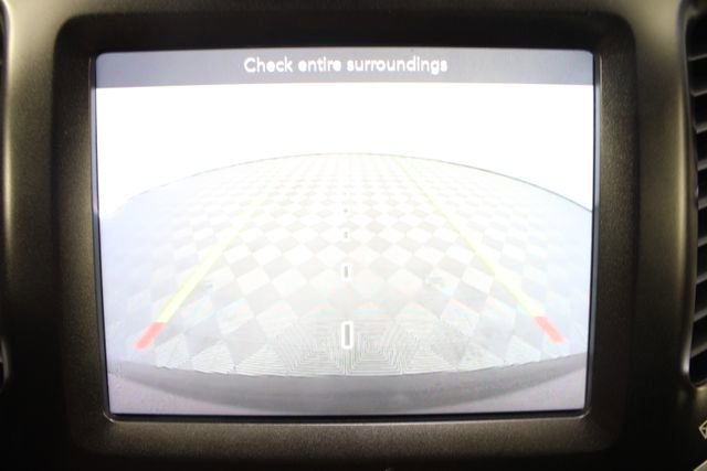 Used 2021 Jeep Cherokee Trailhawk AWD/4WD image 3