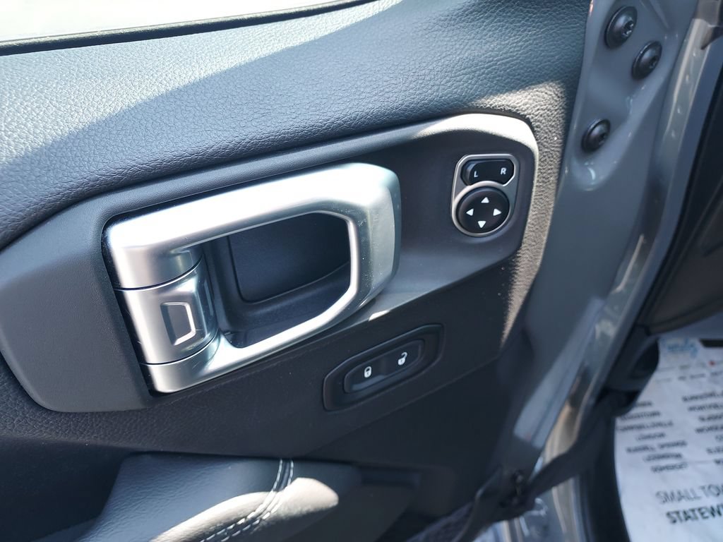 Used 2020 Jeep Gladiator Overland AWD/4WD image 11