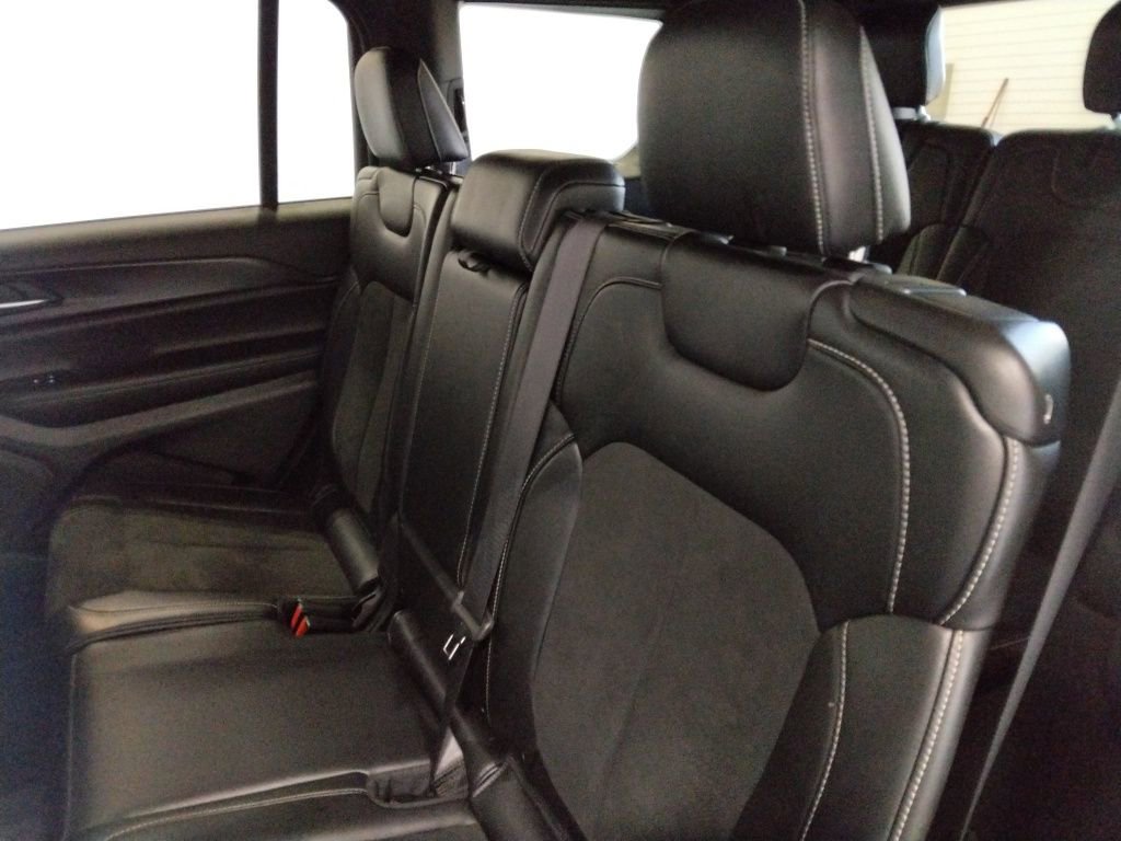 Used 2024 Jeep Grand Cherokee L Laredo AWD/4WD image 36