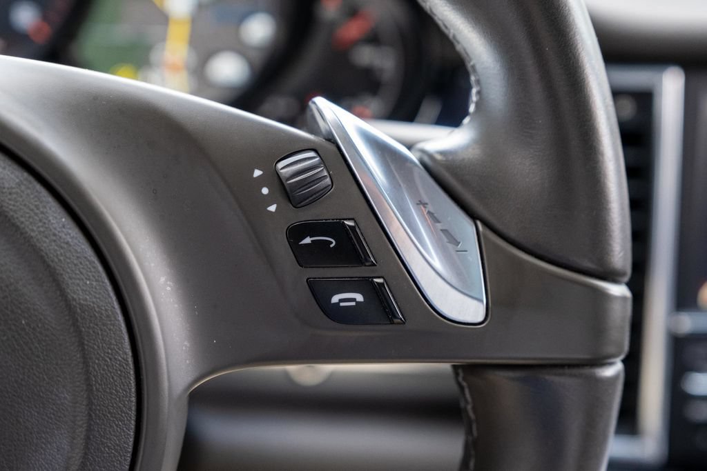 Used 2016 Porsche Panamera RWD image 32