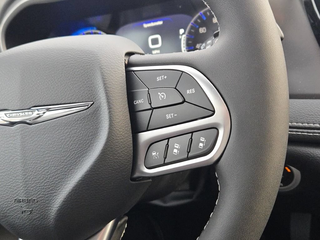New 2026 Chrysler Pacifica Select AWD/4WD image 33