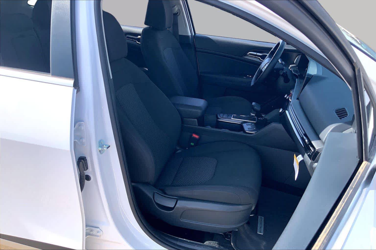Certified 2026 Kia Sportage LX w/ LX Convenience Package FWD image 9