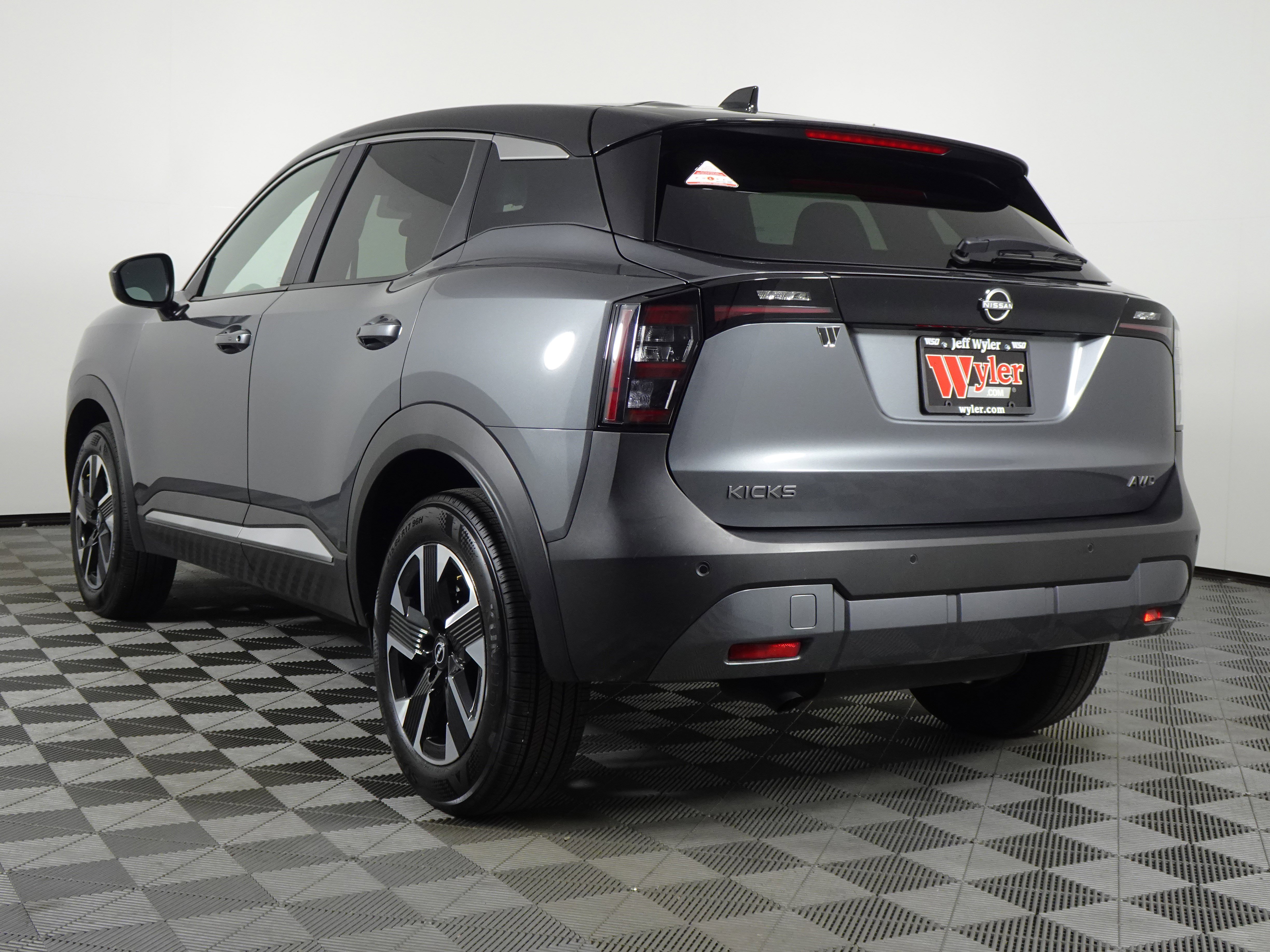 Certified 2025 Nissan Kicks SV image 36