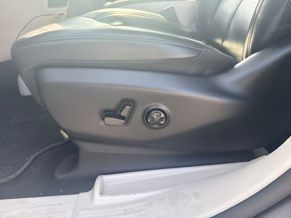 Used 2023 Chrysler Pacifica Touring-L FWD image 10