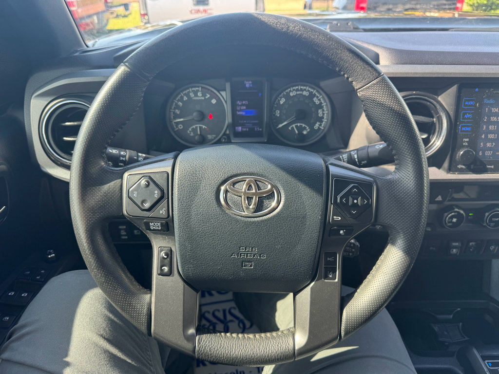 Used 2018 Toyota Tacoma TRD Off-Road w/ Technology Package image 15