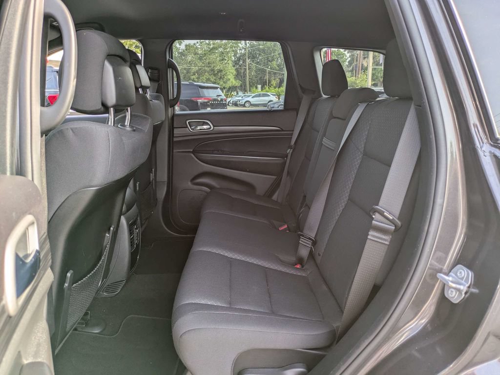 Used 2019 Jeep Grand Cherokee Laredo w/ 18" Wheel & 8.4" Radio Group AWD/4WD image 14