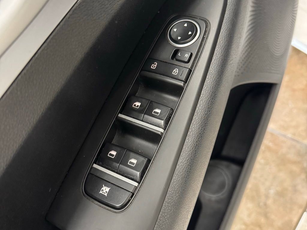 Used 2023 Kia Forte LXS image 28