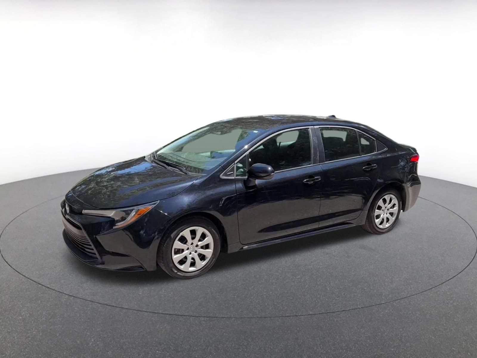 Used 2025 Toyota Corolla LE FWD image 7