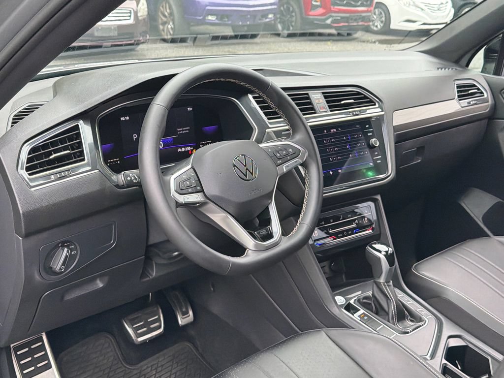 Certified 2023 Volkswagen Tiguan SE R-Line FWD image 17