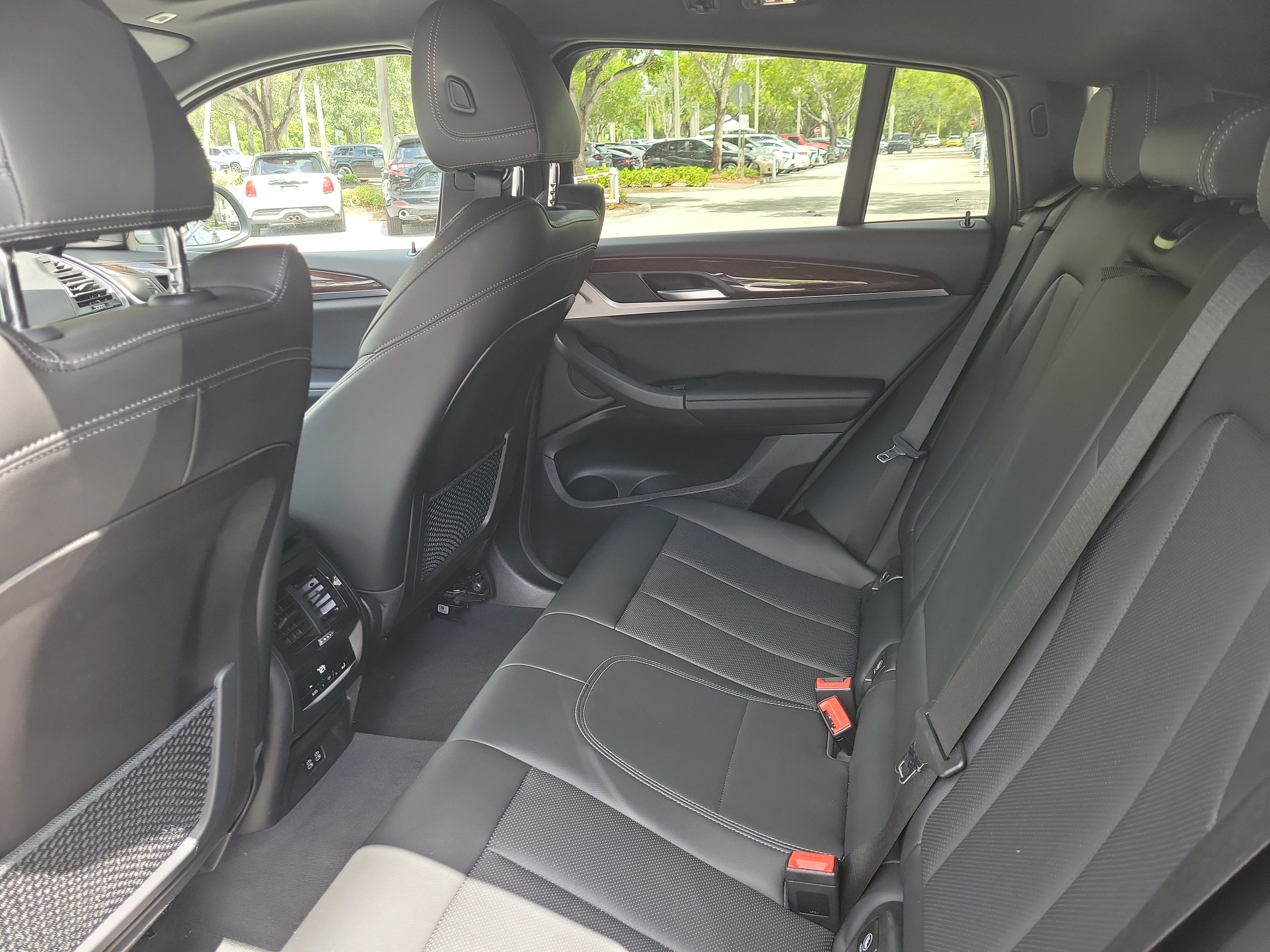Used 2024 BMW X4 xDrive30i AWD/4WD image 8