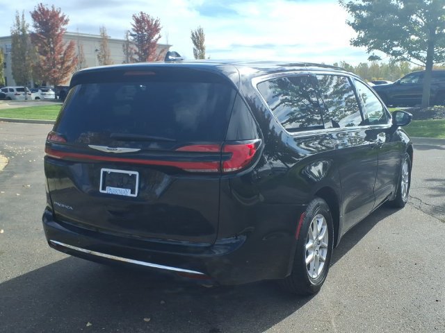 Certified 2025 Chrysler Pacifica Select FWD image 4