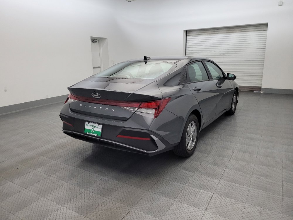 Used 2024 Hyundai Elantra SE FWD image 9