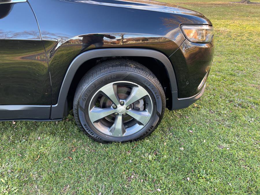 Used 2019 Jeep Cherokee Limited w/ Luxury Group image 28