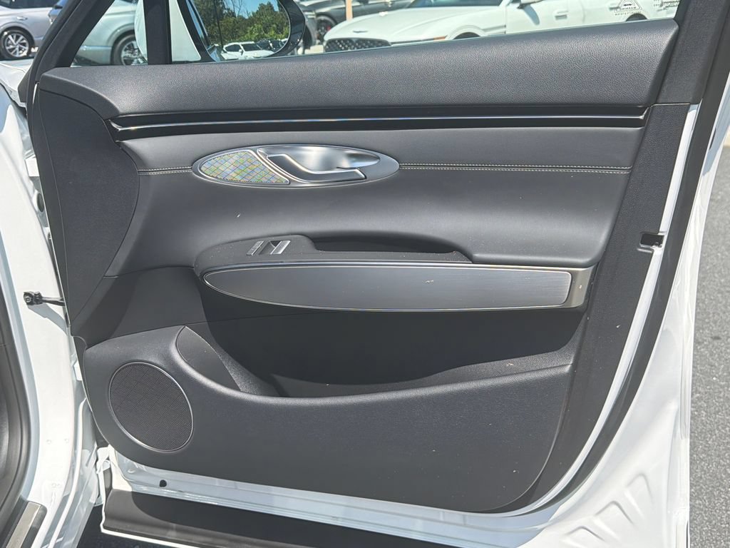 New 2027 Genesis GV70 2.5T Select AWD/4WD image 16