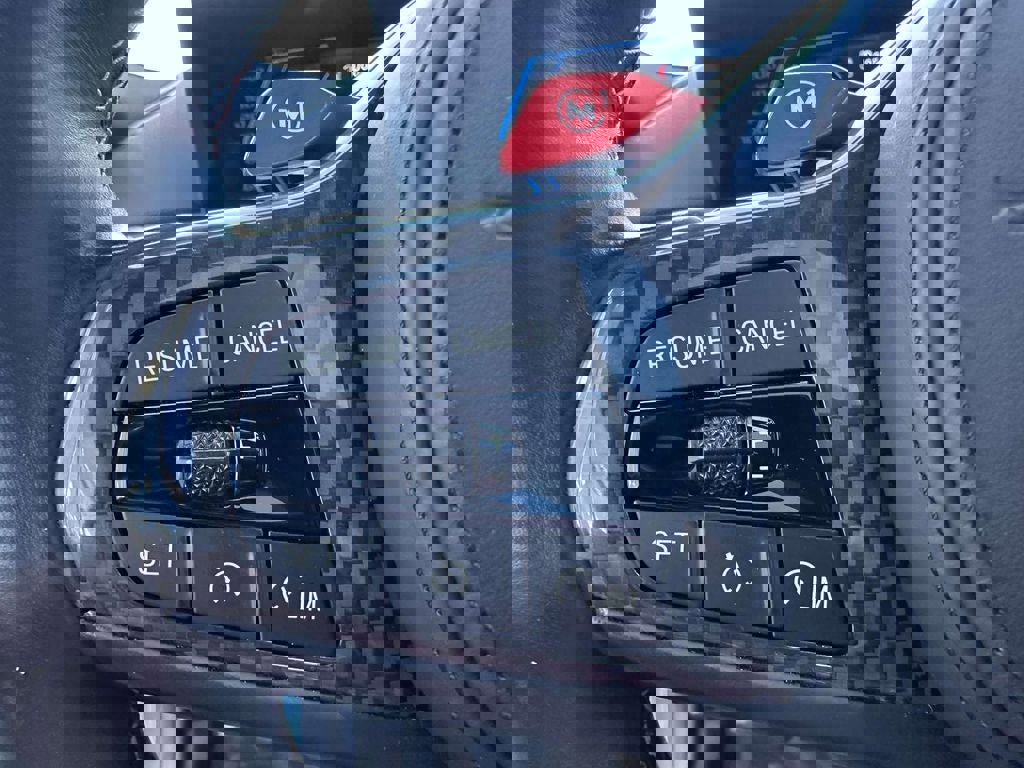 Used 2023 BMW M2 w/ Lighting Package RWD image 31