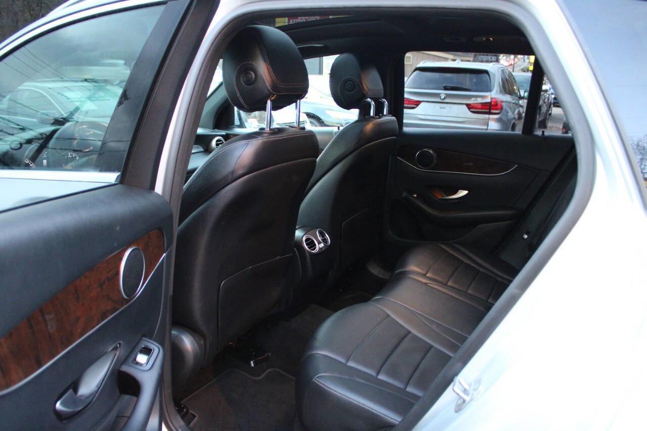 Used 2017 Mercedes-Benz GLC 300 4MATIC image 26