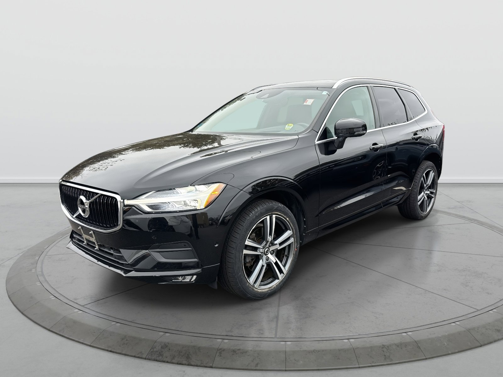 Used 2018 Volvo XC60 T6 Momentum w/ Advanced Package