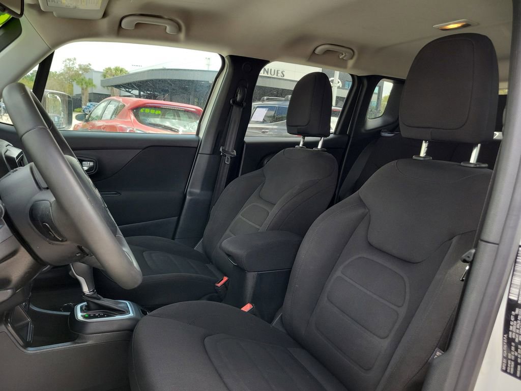 Used 2019 Jeep Renegade Latitude w/ Popular Equipment Group FWD image 14