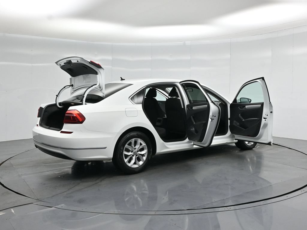Used 2017 Volkswagen Passat 1.8T S FWD image 6