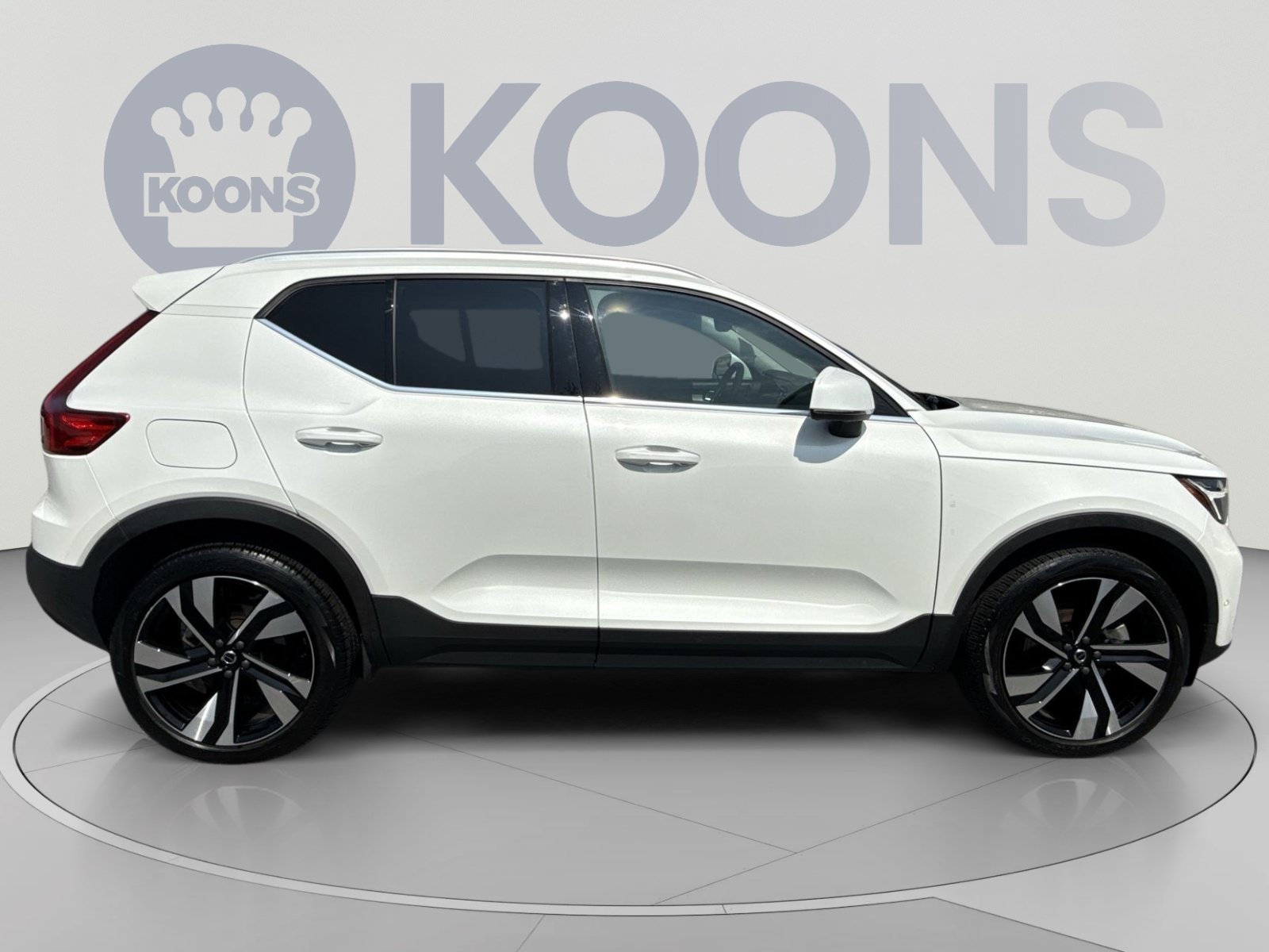 Certified 2023 Volvo XC40 B5 Plus w/ Protection Package Premier AWD/4WD image 17