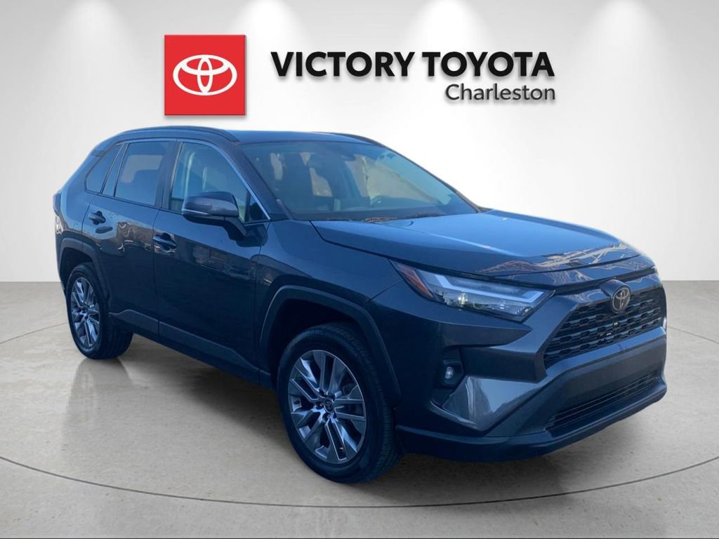 Used 2023 Toyota RAV4 XLE Premium image 5