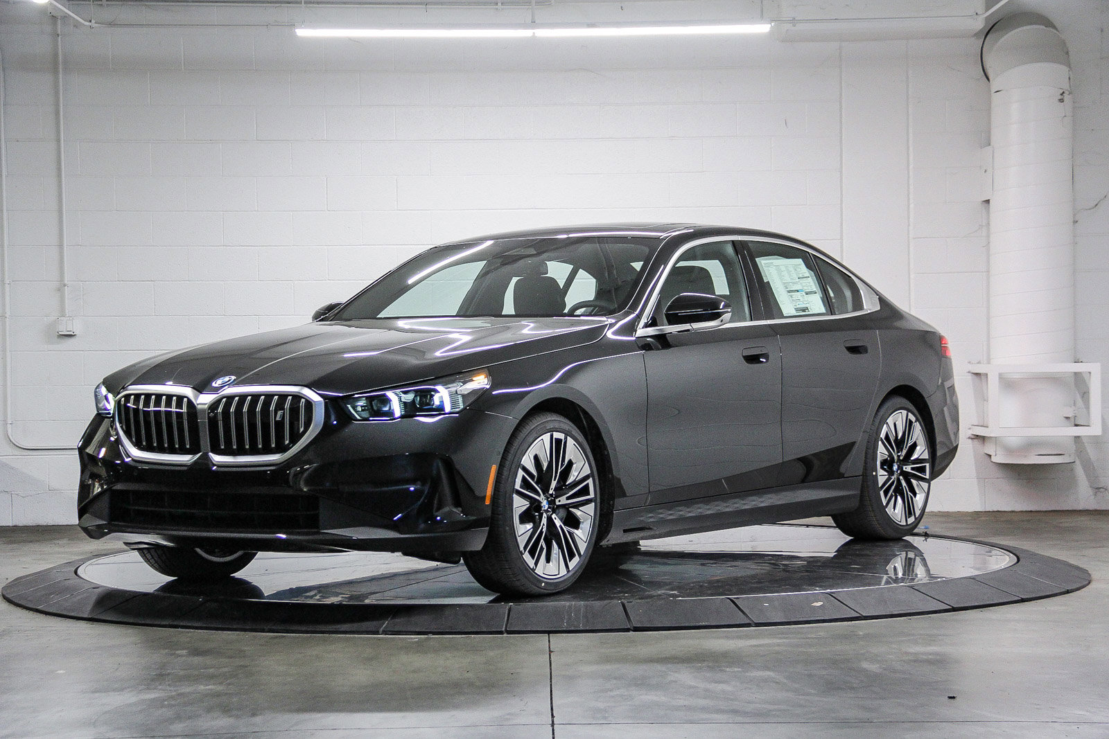 New 2026 BMW i5 eDrive40 w/ Convenience Package image 3