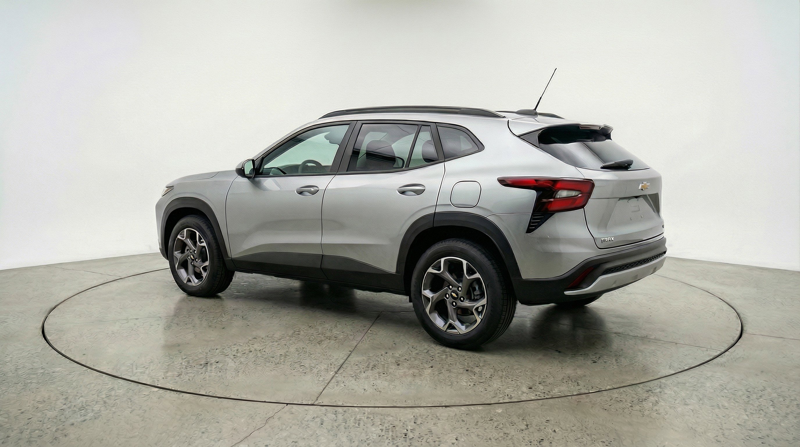 Used 2025 Chevrolet Trax LT FWD image 6