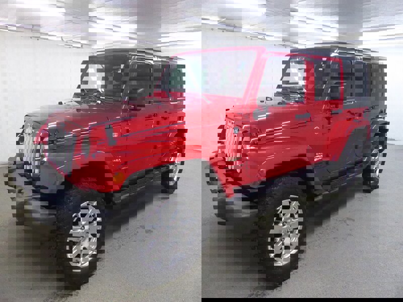 Used 2014 Jeep Wrangler Unlimited Sahara image 3