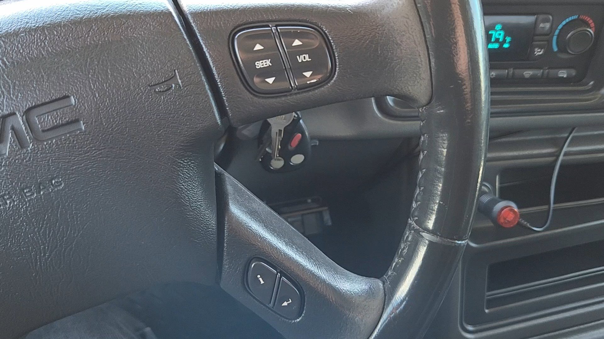 Used 2005 GMC Sierra 2500 SLT w/ Heavy-Duty Power Package AWD/4WD image 13