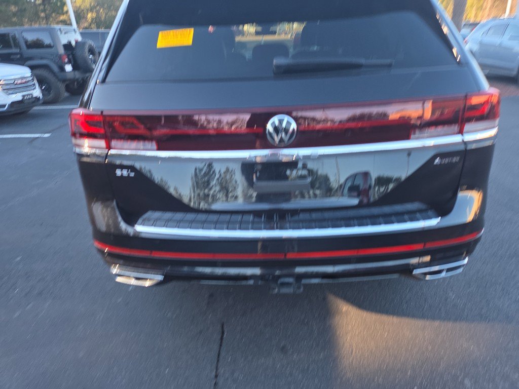 Used 2024 Volkswagen Atlas SEL Premium R-Line image 5