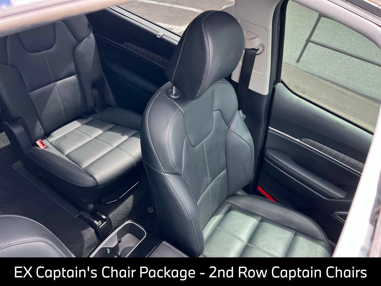 Used 2025 Kia Telluride EX w/ EX Captain's Chair Package FWD image 14