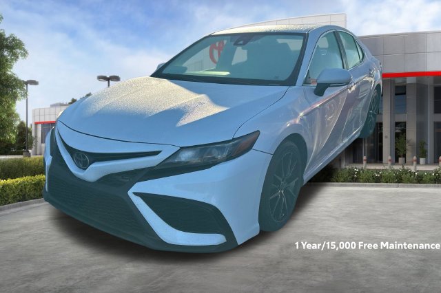 Used 2022 Toyota Camry SE FWD image 2