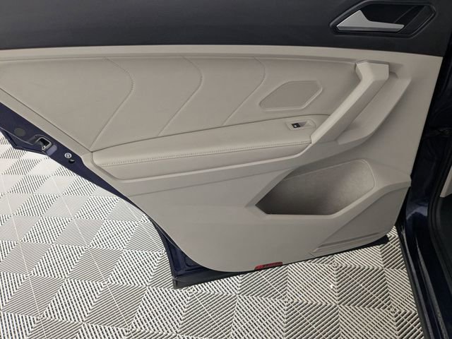 Used 2024 Volkswagen Tiguan SE image 30