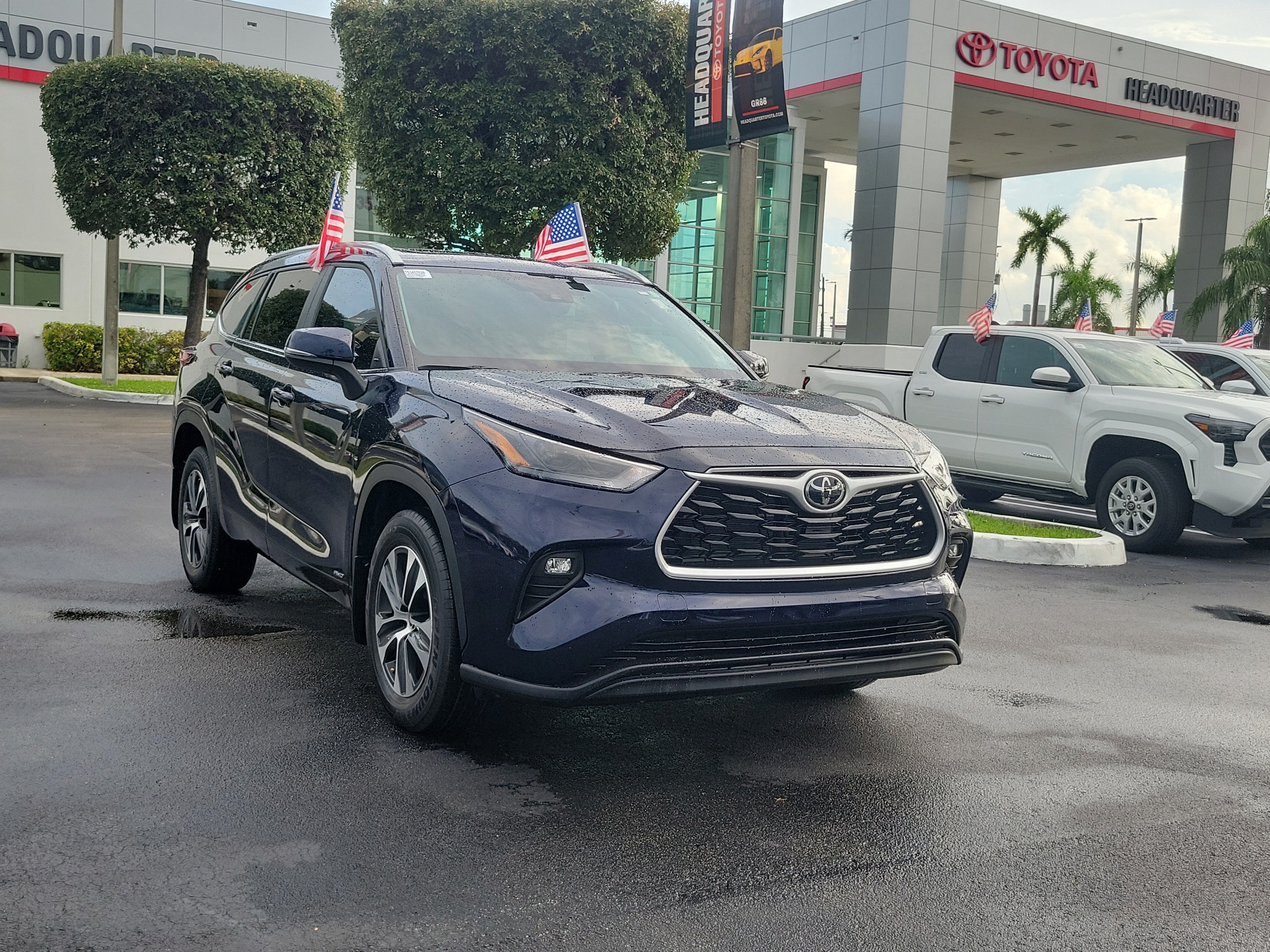 Used 2026 Toyota Highlander XLE AWD/4WD image 2