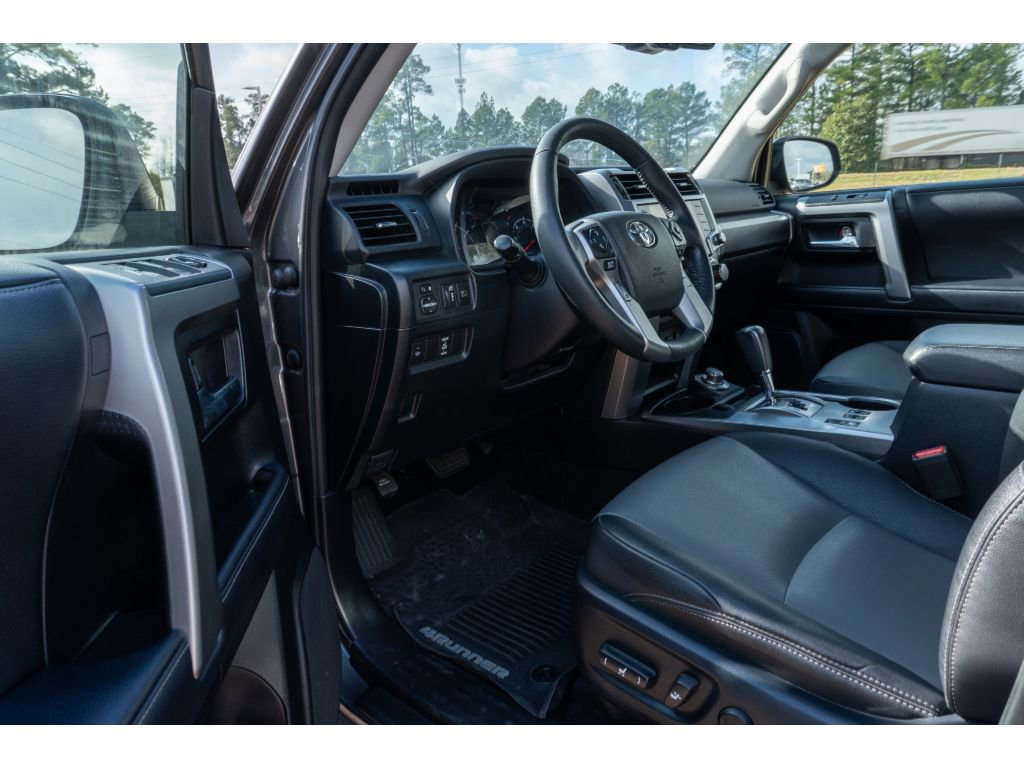 Used 2020 Toyota 4Runner SR5 Premium image 9