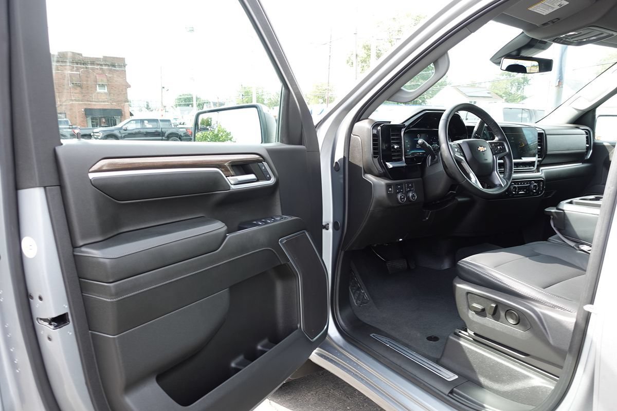 Used 2024 Chevrolet Silverado 1500 LT AWD/4WD image 14