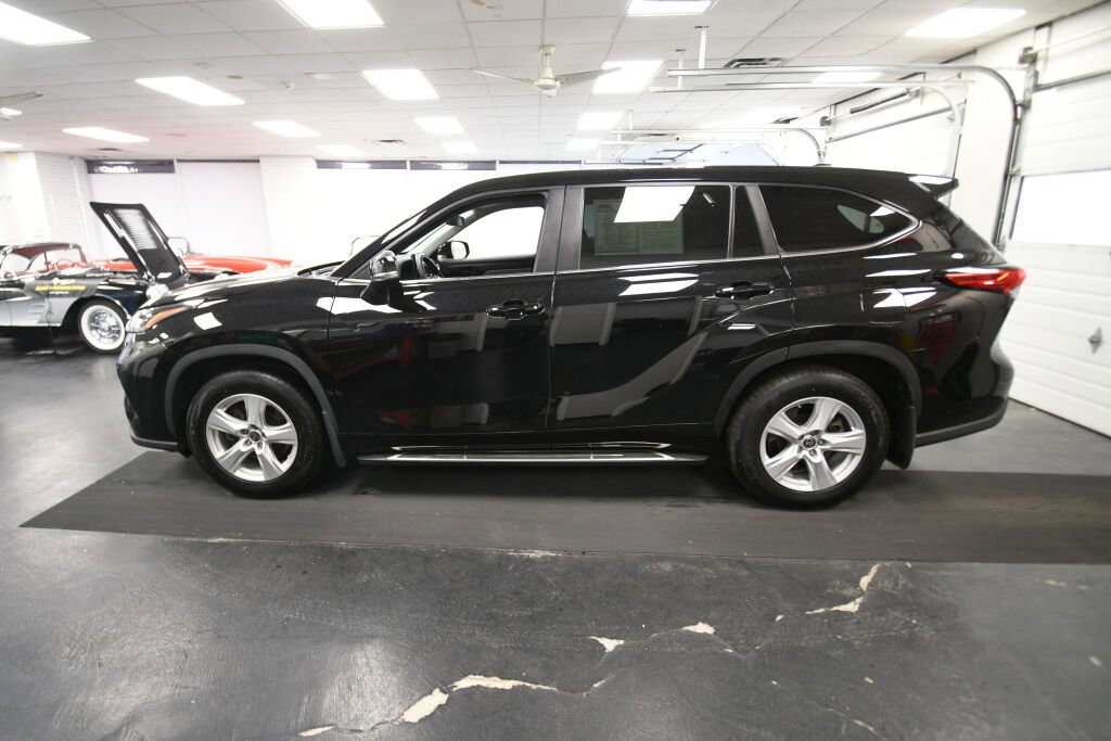 Used 2023 Toyota Highlander L AWD/4WD image 5