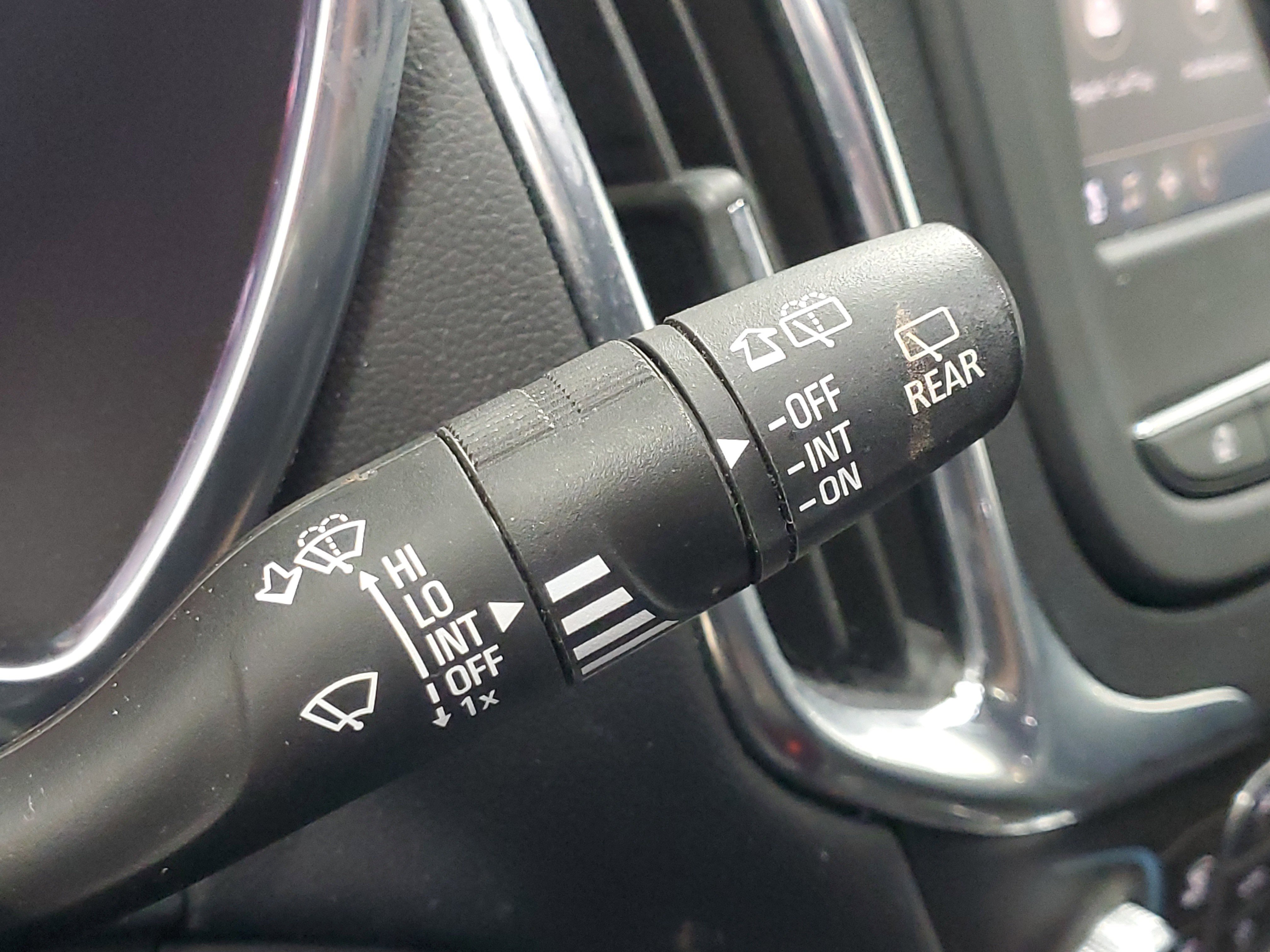 Used 2021 Chevrolet Equinox LT FWD image 28