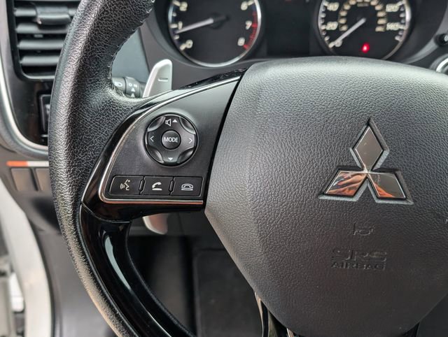 Used 2016 Mitsubishi Outlander GT image 17