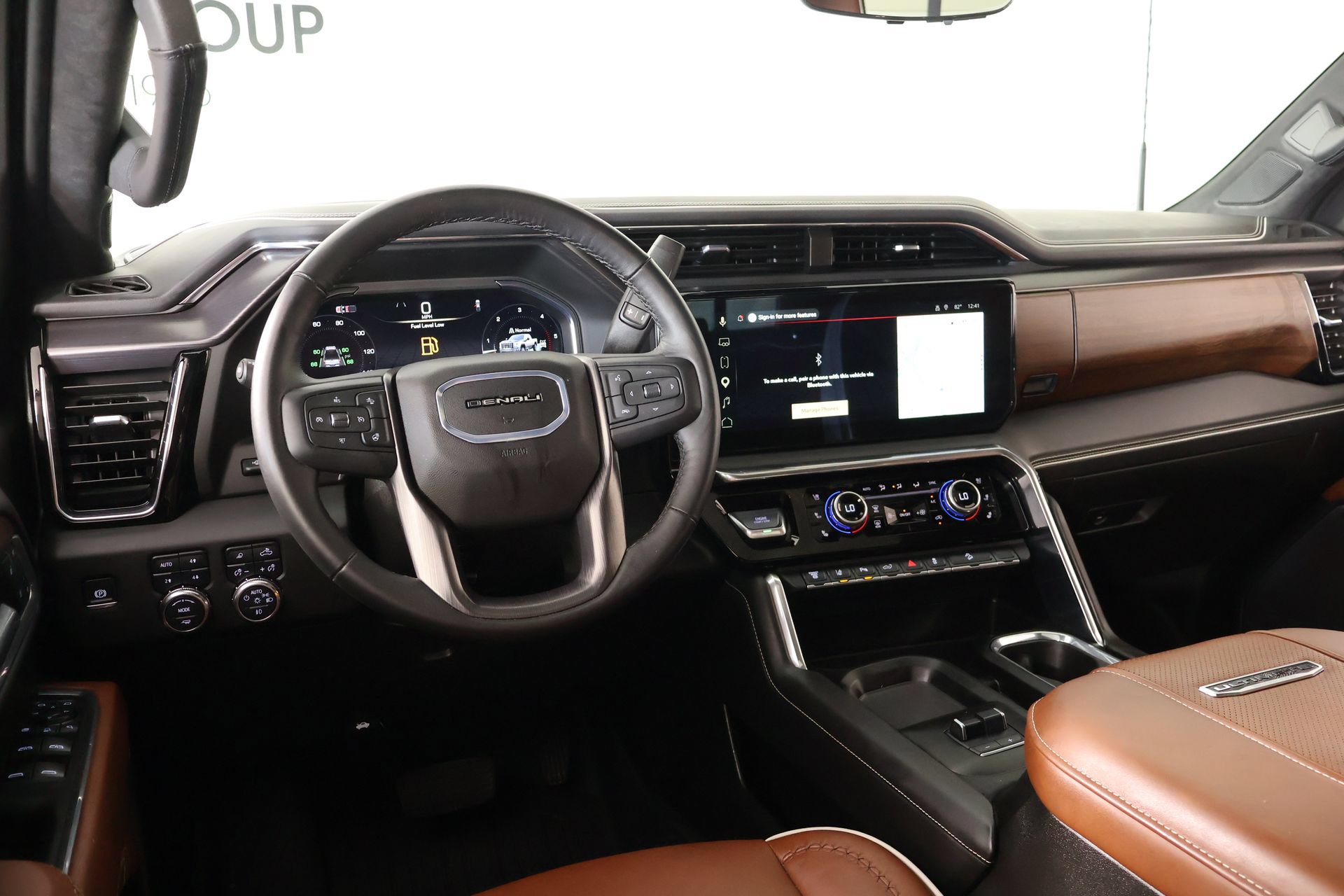 Used 2025 GMC Sierra 2500 Denali Ultimate AWD/4WD image 2