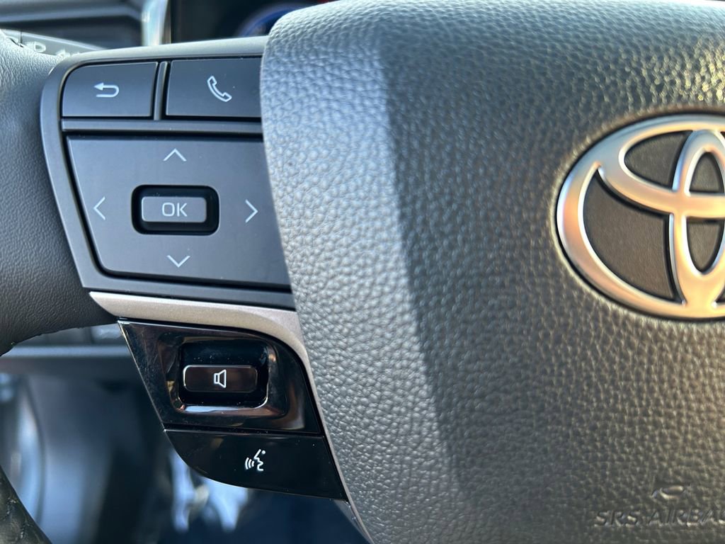 Used 2025 Toyota Camry XSE FWD image 18