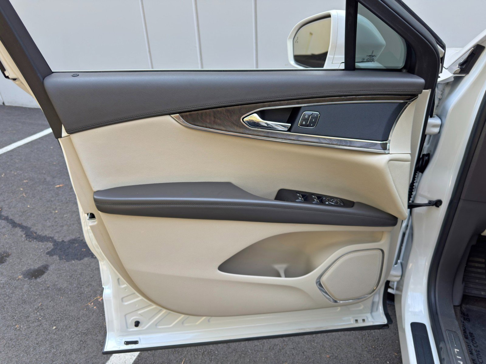 Used 2017 Lincoln MKX Select w/ Select Plus Package image 34